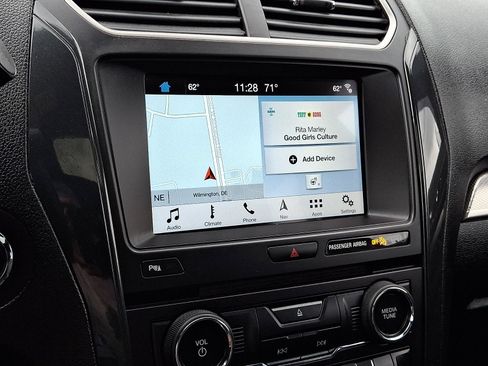 Used 2018 Ford Explorer XLT w/ Equipment Group 202A AWD/4WD image 17