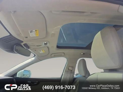 Used 2019 Volvo XC60 T5 Momentum image 15