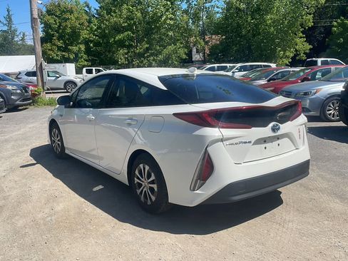 Used 2021 Toyota Prius Prime LE w/ Carpet Mat Package (TMS) FWD image 6