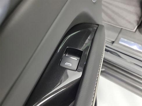 Certified 2023 Cadillac Escalade ESV Premium Luxury image 15