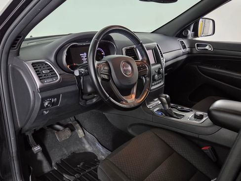 Used 2020 Jeep Grand Cherokee Laredo image 16