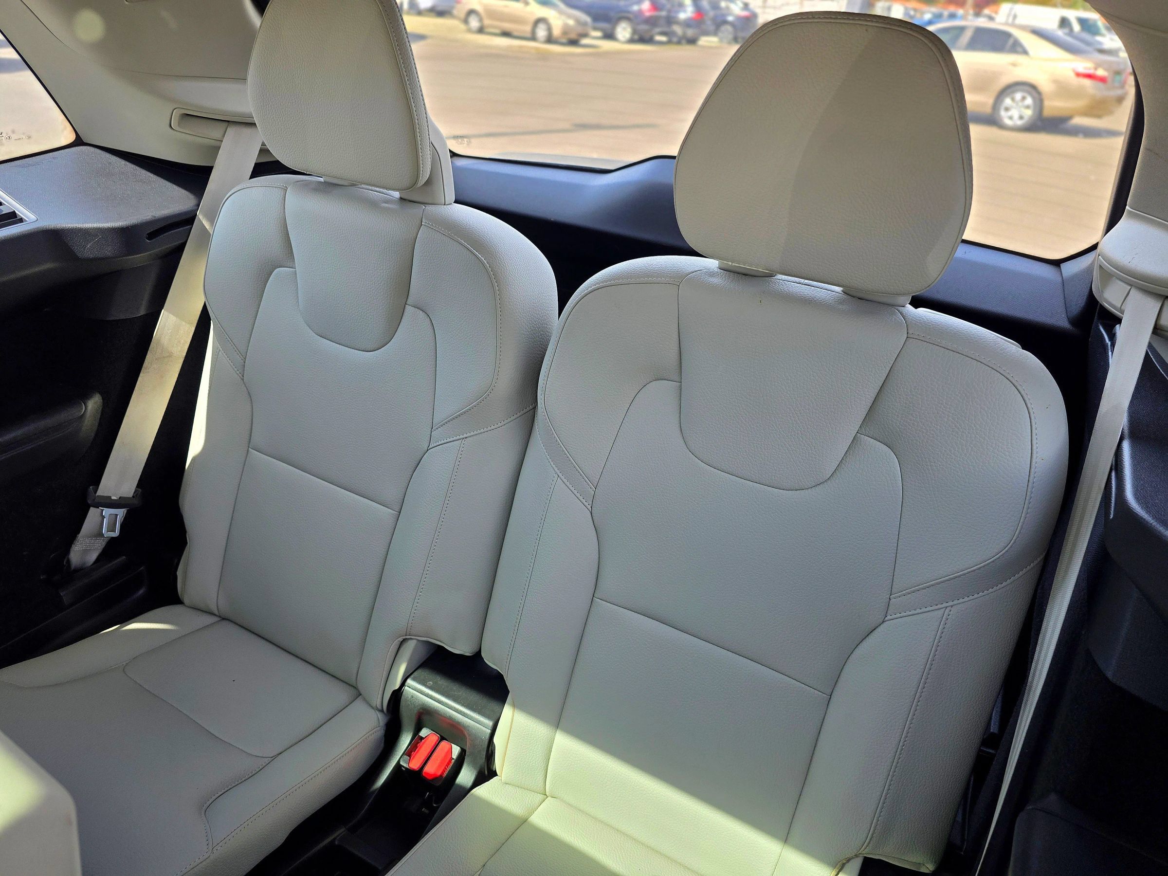 Used 2021 Volvo XC90 T6 Momentum AWD/4WD image 34