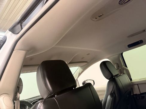 Used 2024 Chrysler Pacifica Touring-L image 53