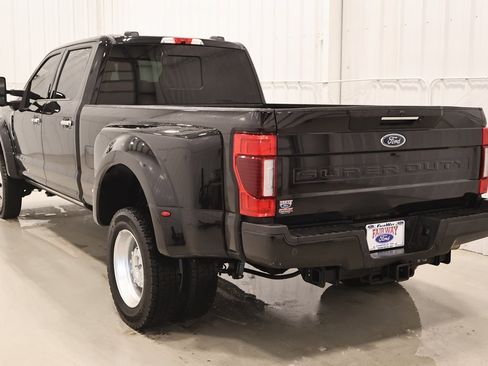 Certified 2022 Ford F450 Platinum w/ FX4 Off-Road Package image 8