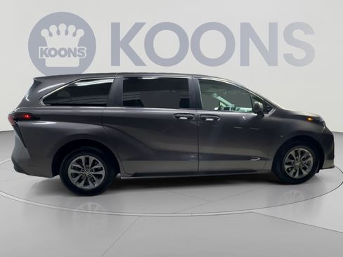 Used 2024 Toyota Sienna LE FWD image 12