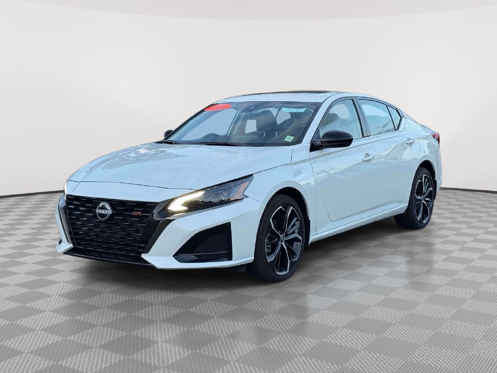 Used 2025 Nissan Altima 2.5 SR w/ SR Premium Package AWD/4WD image 4