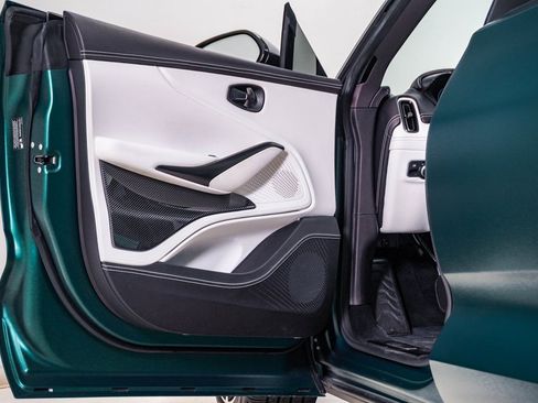 Used 2022 Aston Martin DBX image 31