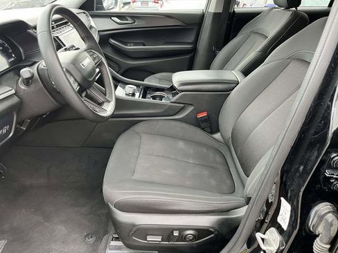 Used 2023 Jeep Grand Cherokee L Laredo image 10