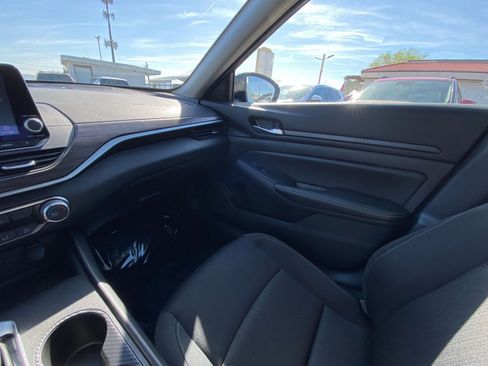 Used 2025 Nissan Altima 2.5 SV image 35