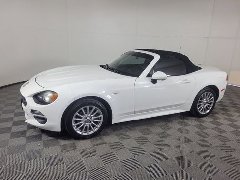 Used 2017 FIAT 124 Spider Classica RWD image 2