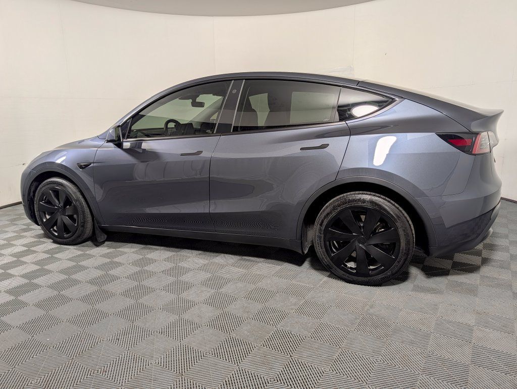 Used 2023 Tesla Model Y Long Range AWD/4WD image 5