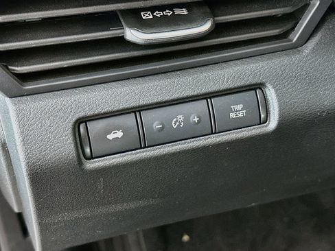 Used 2025 Nissan Altima 2.5 SV FWD image 17