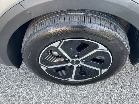 Used 2026 Kia Niro LX FWD image 31