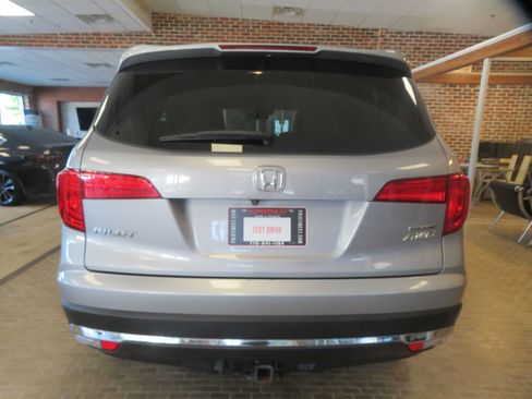 Used 2017 Honda Pilot Touring image 5