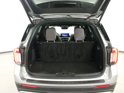 Used 2025 Ford Explorer Platinum w/ Ultimate Package image 16