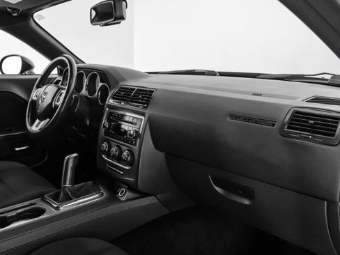 Used 2014 Dodge Challenger R/T image 9