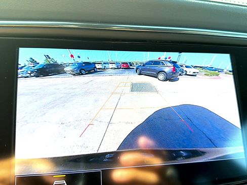 Used 2022 Buick Enclave Essence w/ Experience Buick Package FWD image 7
