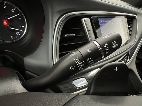 Used 2024 Buick Enclave Premium image 33