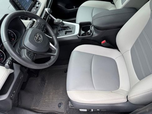Used 2021 Toyota RAV4 XLE Premium FWD image 14