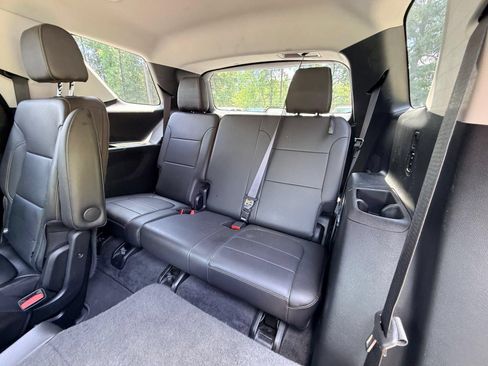 Used 2020 Chevrolet Traverse LT FWD image 34