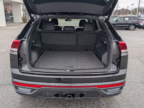 Used 2025 Volkswagen Atlas Cross Sport SE image 13