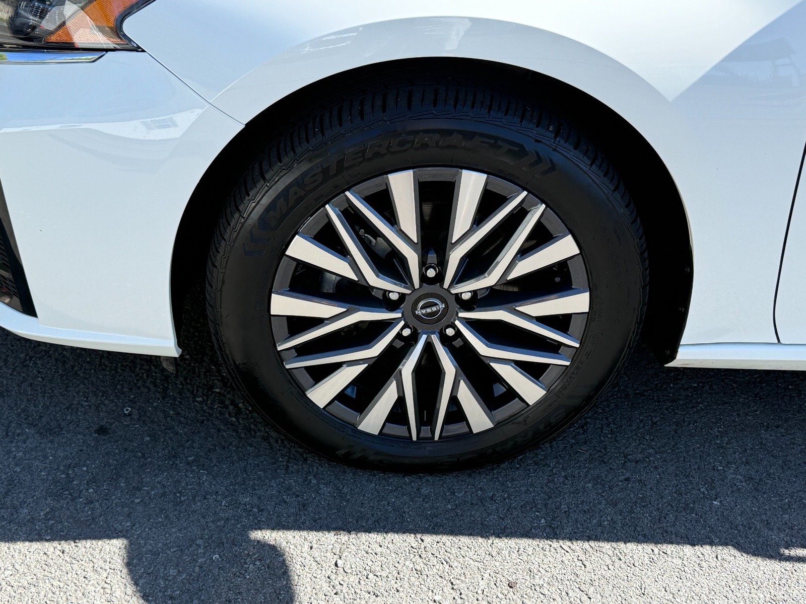 Used 2025 Nissan Altima 2.5 SV AWD/4WD image 9