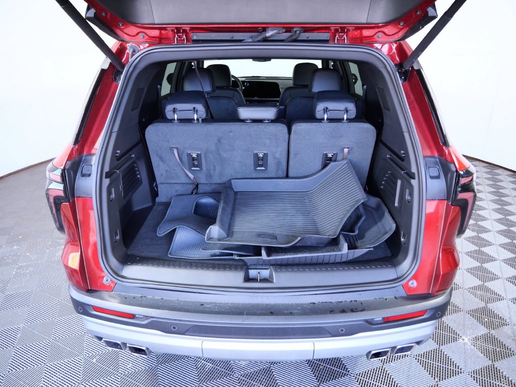 Used 2025 Chevrolet Traverse LT w/ Driver Confidence Package FWD image 7