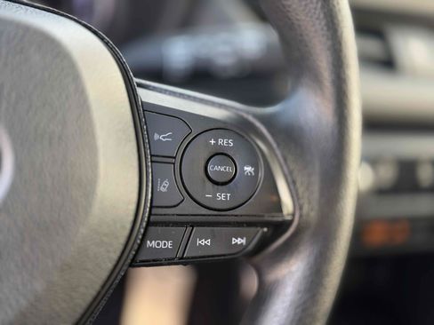 Used 2021 Toyota RAV4 LE AWD/4WD image 27