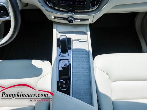 Used 2023 Volvo XC60 B5 Plus w/ Climate Package AWD/4WD image 30