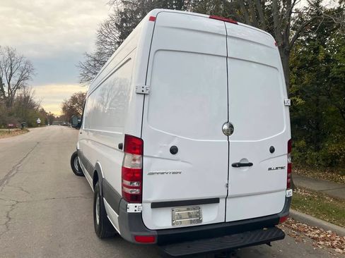 Used 2014 Freightliner Sprinter 2500 image 4