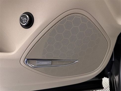 Used 2023 Buick Envision Avenir image 25