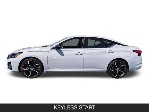 Used 2024 Nissan Altima 2.5 SR w/ SR Premium Package FWD image 5