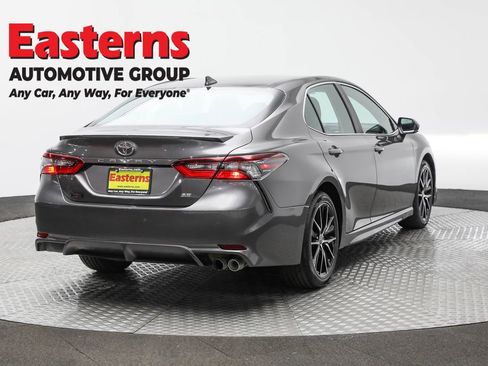Used 2024 Toyota Camry SE FWD image 5