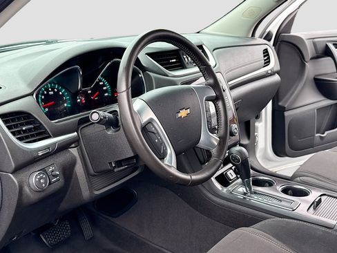 Used 2017 Chevrolet Traverse LT image 4
