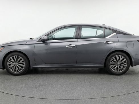Used 2025 Nissan Altima 2.5 SV image 5