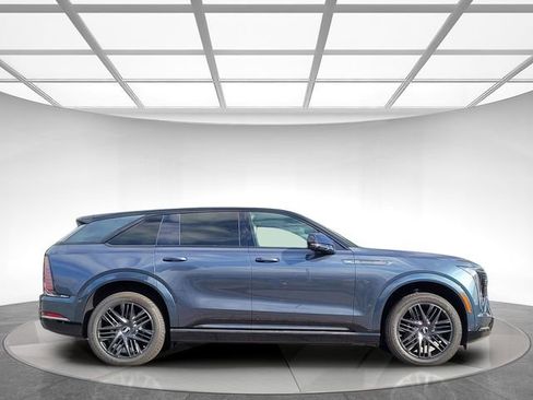 New 2025 Cadillac Escalade IQ Sport 2 w/ LPO, ONYX Package image 4