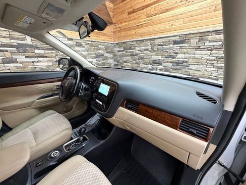 Used 2014 Mitsubishi Outlander GT AWD/4WD image 14