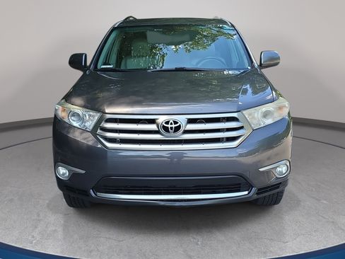Used 2011 Toyota Highlander SE w/ Tow Pkg FWD image 2