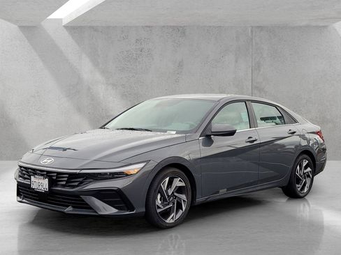 Used 2025 Hyundai Elantra SEL image 8