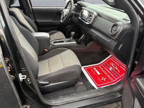 Used 2021 Toyota Tacoma TRD Sport w/ Technology Package image 20