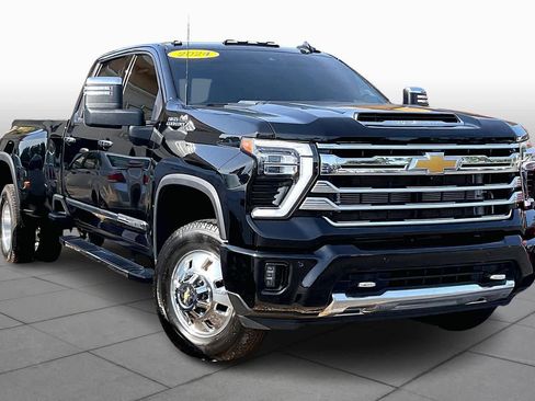 Used 2024 Chevrolet Silverado 3500 High Country w/ High Country Premium Package image 2