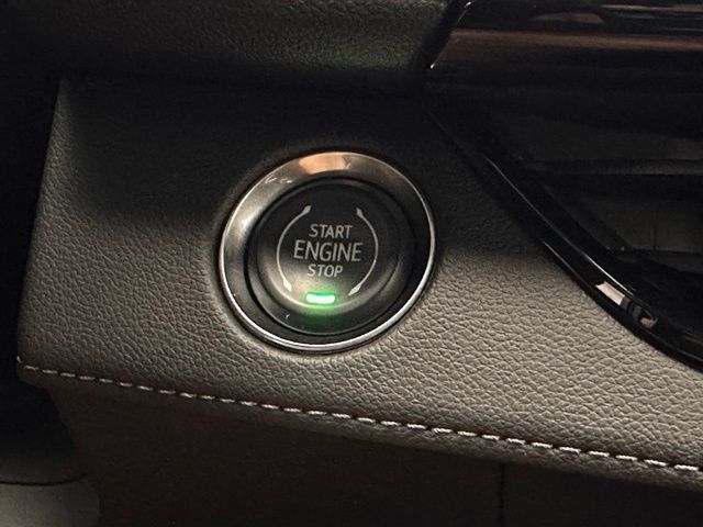 Used 2025 Buick Enclave Preferred AWD/4WD image 13