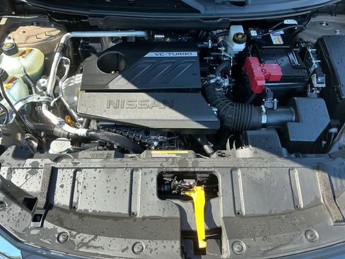 Used 2024 Nissan Rogue SV w/ SV Premium Package FWD image 18