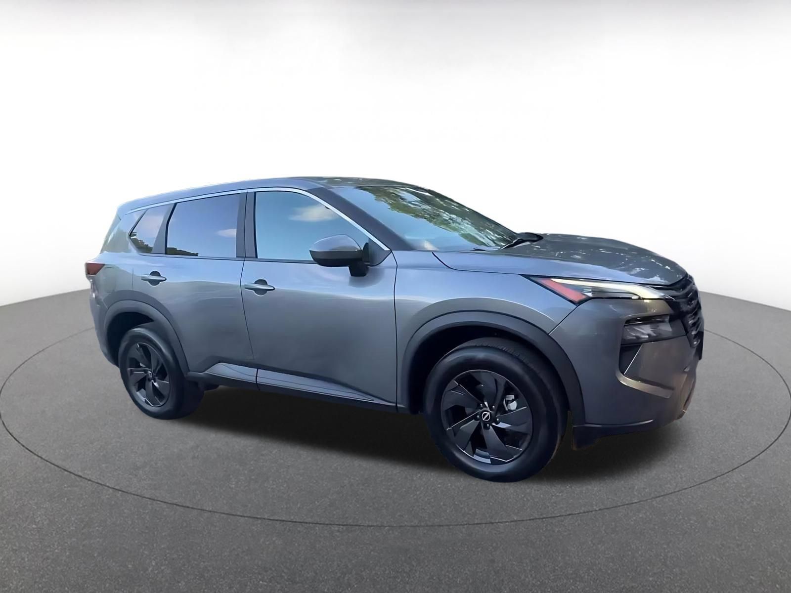 Used 2026 Nissan Rogue SV AWD/4WD image 2