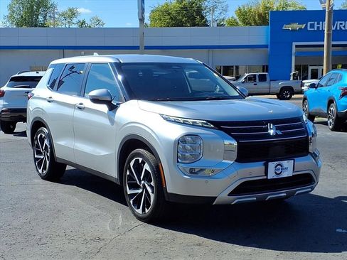 Used 2024 Mitsubishi Outlander AWD image 5