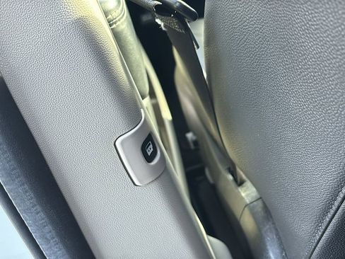 Used 2019 Dodge Grand Caravan SXT image 30