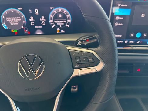 New 2026 Volkswagen Tiguan SE R-Line FWD image 21