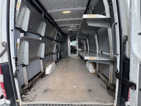 Used 2015 Mercedes-Benz Sprinter 2500 image 23