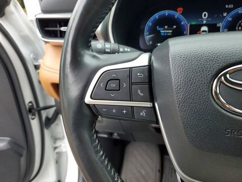 Used 2023 Toyota Highlander Platinum image 28