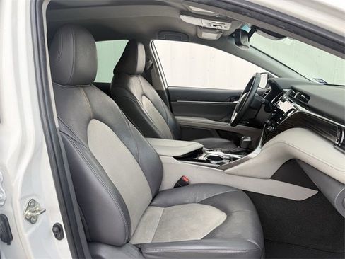 Used 2020 Toyota Camry XLE image 29